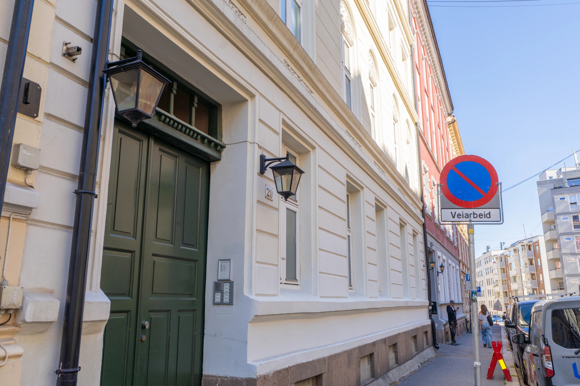 Inngang og fasadedetaljer i Bjerregaards gate 20